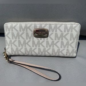 Michael Kors Jet Set Travel Continental Wallet in Vanilla